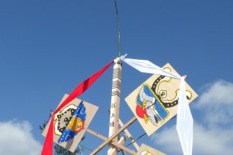 上棟式と五色の旗